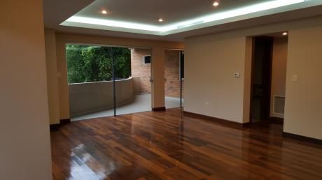 Lujoso Departamento Amplio En Zona Villa Morra