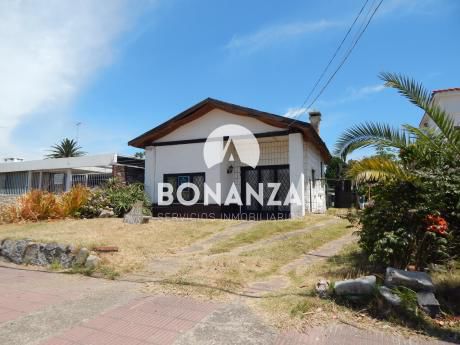 Casa En Venta, Piriápolis, A 350 Metros De La Playa