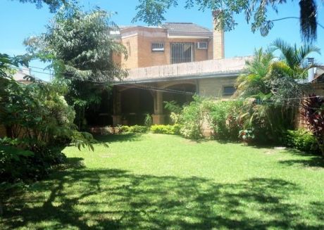 Elegante Residencia Zona Mcal Lopez Y San Martin