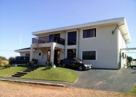 Hermosa Y Amplia Casa Amoblada En Condominio Cerrado En Luque