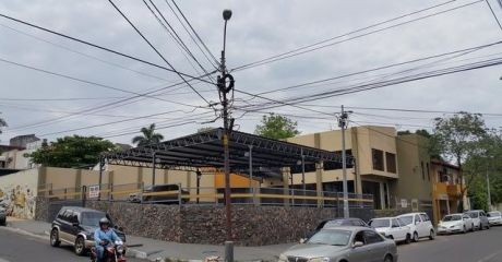 Espectacular Show Room Con Depto, Deposito Y Oficinas!!!