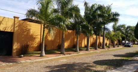 Lambare Barrio Felicidad Espectacular Residencia En 4 Terrenos!!
