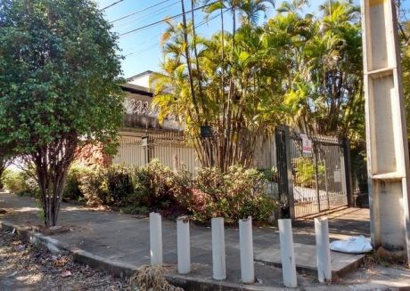 Esquina De 1542 M2 En Zona Exclusiva De Villa Morra
