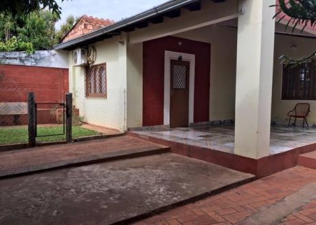 Vendo Casa En Itaugua, Barrio Colinas De Itaugua, A 3 Cuadras De La Ruta!!