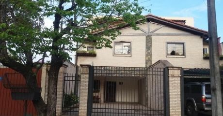Vendo Duplex Con Piscina Y Garage X 3 Autos En Mburucuya