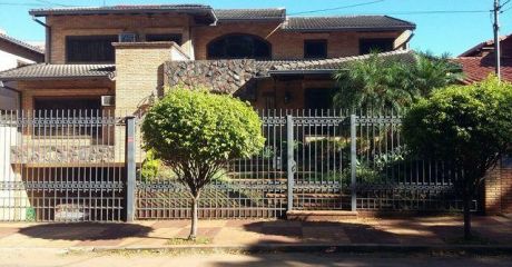 Vendo Importante Residencia Zona Mburucuya