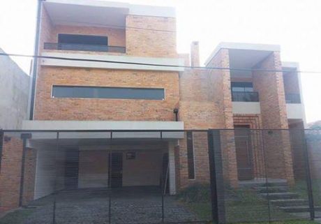 Vendo Residencia A Estrenar. Zona Mburucuya.