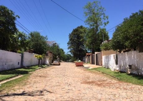 Casa En Lambare A Media Cuadra De Aslfato En Esquina!!