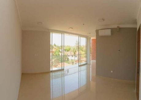Lujoso Penthouse Inteligente De Tres Dorm En Calle Tranquila- Barrio Mburucuya