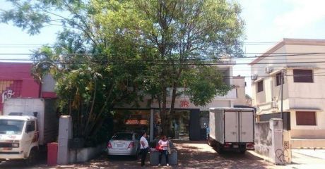 Sajonia! Propiedad Con Salón Comercial Sobre Av. Carlos A.lopez,.