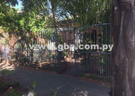 Predio Con Construcción En Zona Ycua Satí