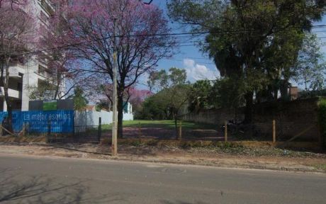 Sobre Av. Sta. Teresa.