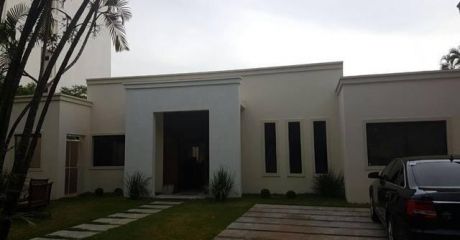 Hermosa Casa En Villa Morra