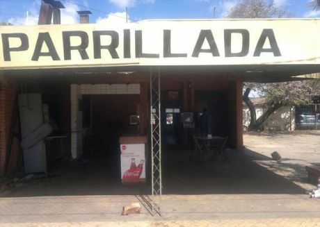 Barrio L Petit, Vivienda Con Salón De Parrillada Y Pollería!!!