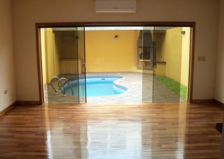 Zona Colegio Goette Lujosa Residencia De 3 Dormitorios
