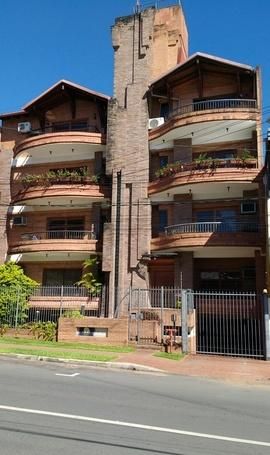 Dpto En Edificio De Categoría!prox. A Avda. Rca. Argentina. Z. Los Laureles.-