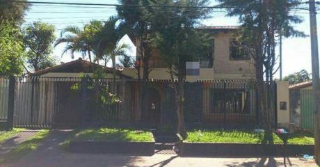 Hermosa Casa A Pasos De Rakiura.