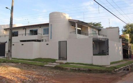 Hermoso Duplex A Estrenar Lambare Barrio Kennedy En Esquina A Pasos Del Yacht Y Golf Club