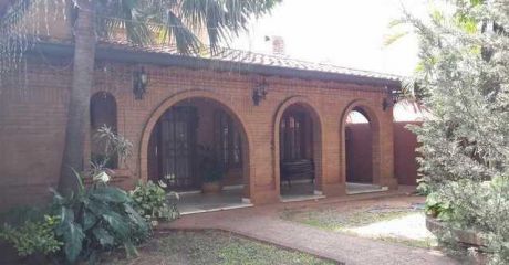 Exepcional Residencia De 1.267 M2 Sobre Médicos Del Chaco
