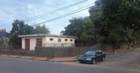Vendo Amplia Propiedad En Esquina En El Centro De Luque