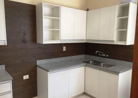 Duplex En Asunción En Venta -barrio Trinidad. 3 Habitaciones En Suite