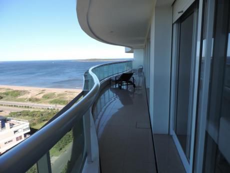 Apartamentos En Playa Mansa