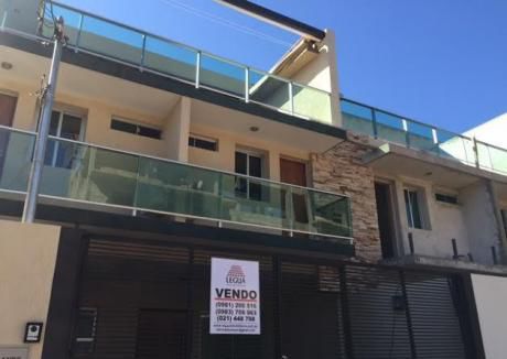 Vendo Triplex Ycua Sati. Zona Colegio Goethe