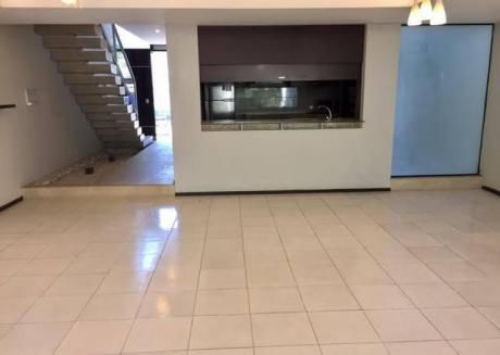 Alquilo Casa Pareada Minimalista. Excelente Ubicación
