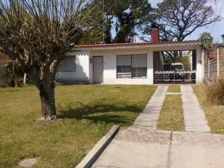 Casa En Venta En Carrasco, Montevideo