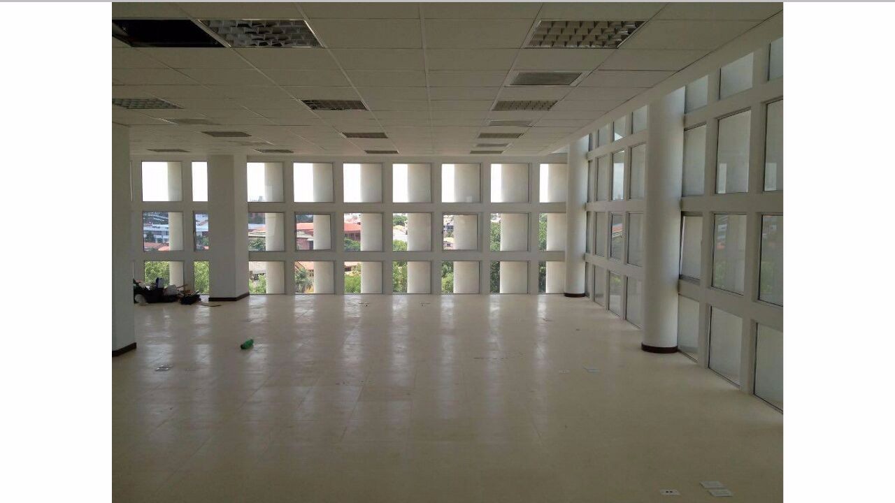 Grande Y Hermosa Oficina En Alquiler En Pleno Centro Empresarial De Equipetrol