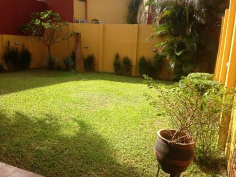Vendo Impecable Casa En El Barrio Mburucuya