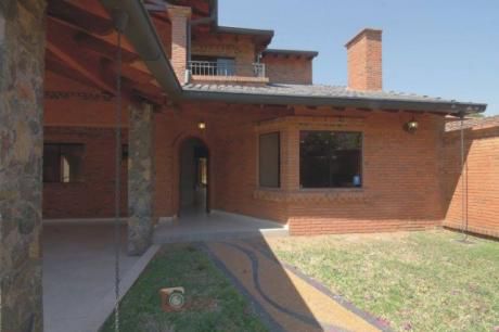 Residencia A Estrenar, Barrio Mbocayaty