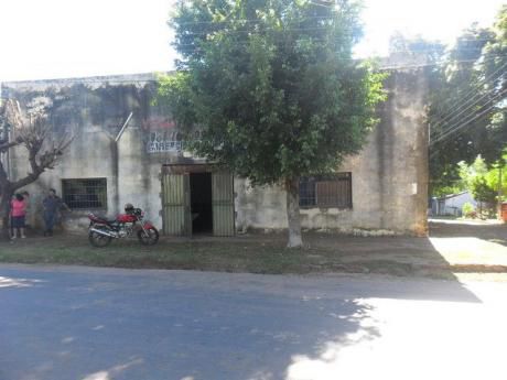 Tinglado Con Casa En Barrio Mirador - Mra