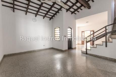 Vendo Casa En El Barrio De San Vicente De Asunción.