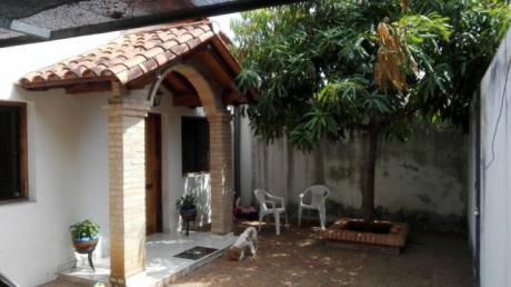 Oferta Casa... Ubicación Privilegiada En Asunción, Barrio Vista Alegre!! A Dos Cuadras De Eusebio Ayala!!