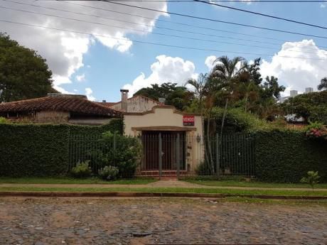 Vendo Casa En Esquina Sobre Asfalto En Barrio Herrera