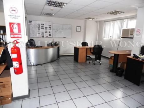 Venta De Amplio Local Comercial En Chorrillos