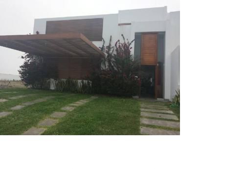 Casa De Playa En Alquiler En Lagunas De Puerto Nuevo, Impecable