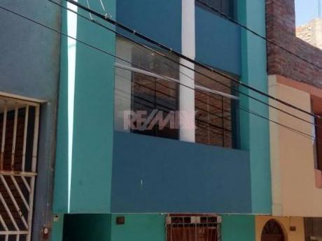 Oportunidad - Vendo Casa Con Departamentos En Cerro Colorado