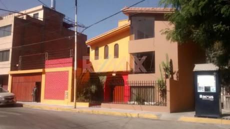 Alquilo Amplia Y Bonita Casa En Esquina - Urb. Tahuaycani
