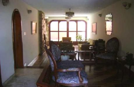 Casa En La Castellana, Remodelada Y En Buen Estado.
