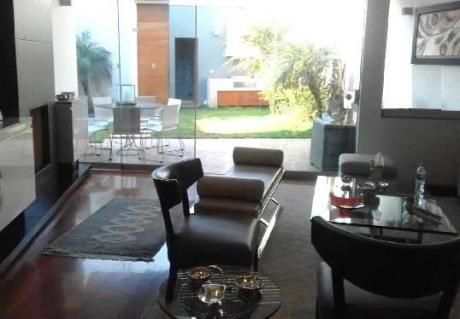 Hermosa Casa En Residencial Monterrico Con Lindos Acabados