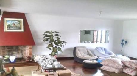 Casa En Corpac En Buen Estado Y Con Buena Distribución.