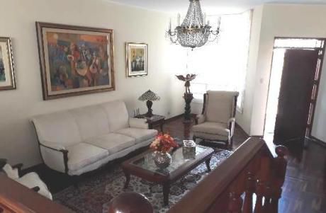 Casa En Las Lomas En Muy Buen Estado, Lista Para Habitar.