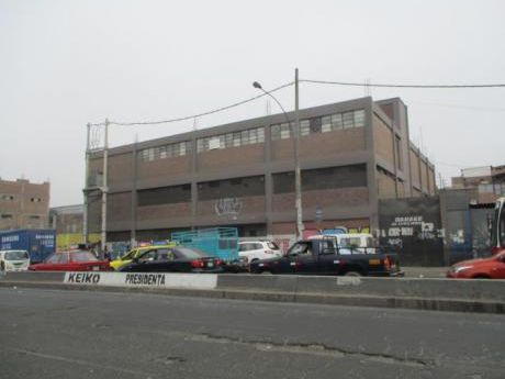 Local Comercial En Av Parinacochas Y Av Mexico. At.2,000 M2