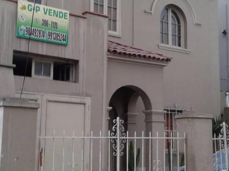 Venta De Casa Costado De Playa De Estacionamiento De Wong, Esquina Con 2 De Mayo