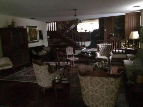 Residencia 6dorm, 3salas, Oficina, Ong, Embajada, At: 407 M2, Ac: 580 M2, 6estac