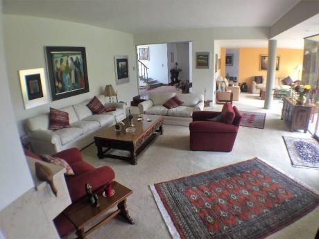 Residencia, Buena Distribución, Ambientes Amplios, Ideal Embajada, Estud Abogado