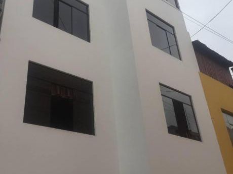 Se Veden Amplia Casa De 5 Pisos Distrito De Jesús María