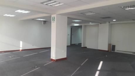 Amplio Local Comercial Para Empresas Cerca De Bancos Y Malls En Plena Av